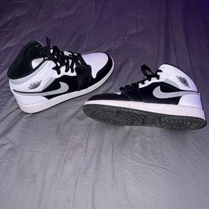 jordan 1 mids (white shadow)